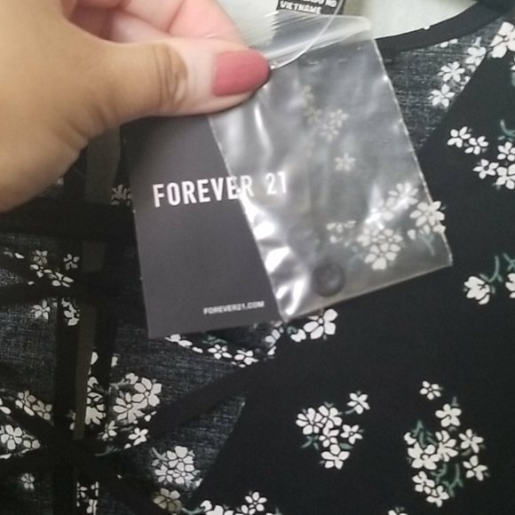 Forever 21 NWT floral top size large - Picture 4 of 9